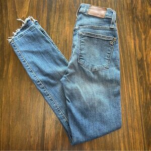 Madewell 10” high rise skinny distressed 23